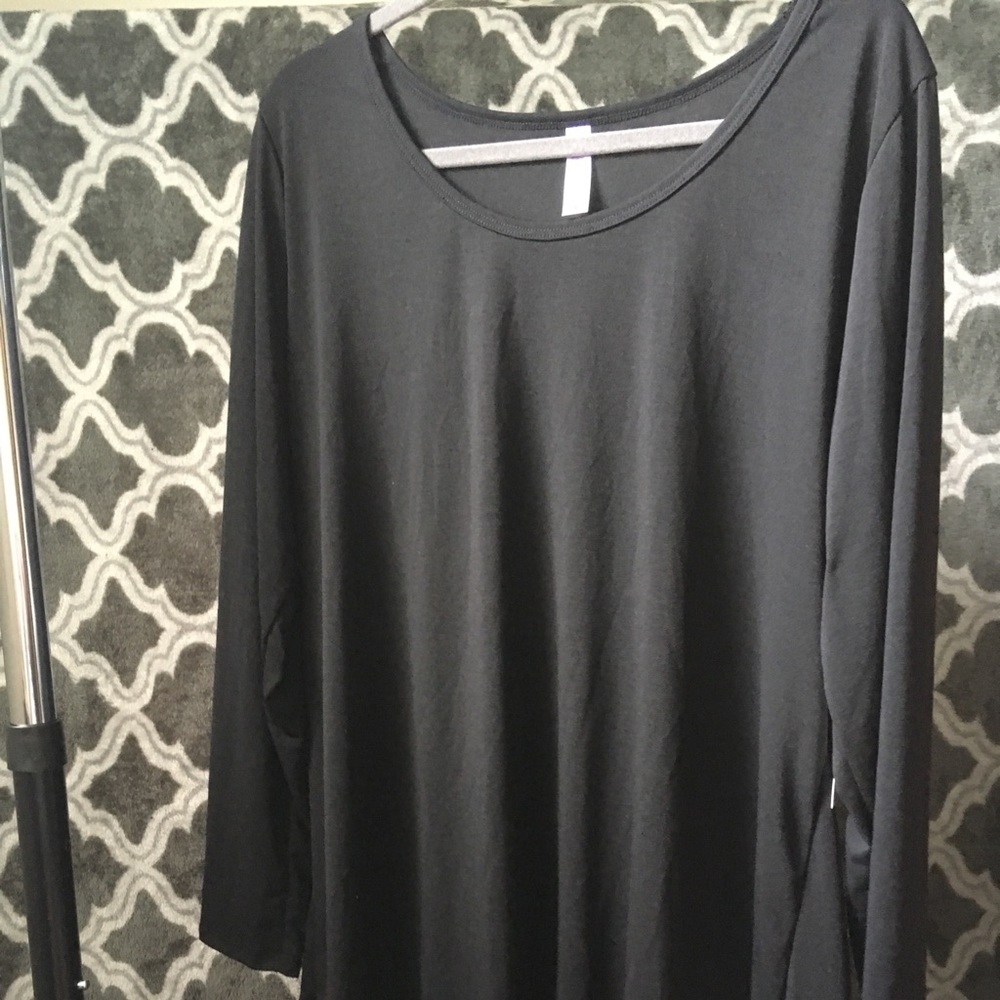 LULAROE Lynnae Hi-Lo NWT shirt